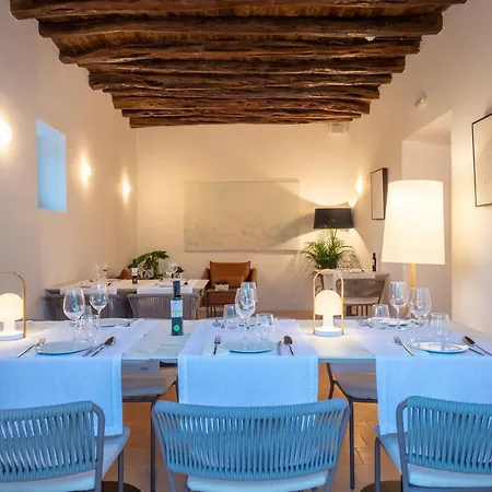 Lantgård Safragell Ibiza & *